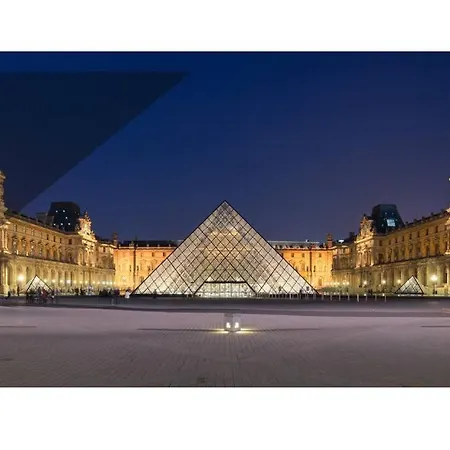 & Expansive Terrace: Urban Oasis In Paris!