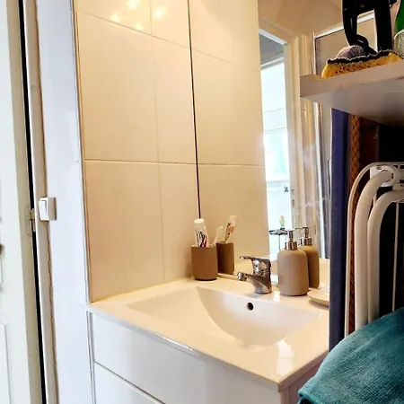 Apartament & Expansive Terrace: Urban Oasis In Paris!