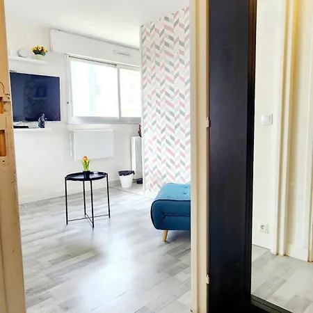 & Expansive Terrace: Urban Oasis In Paris! Apartament *